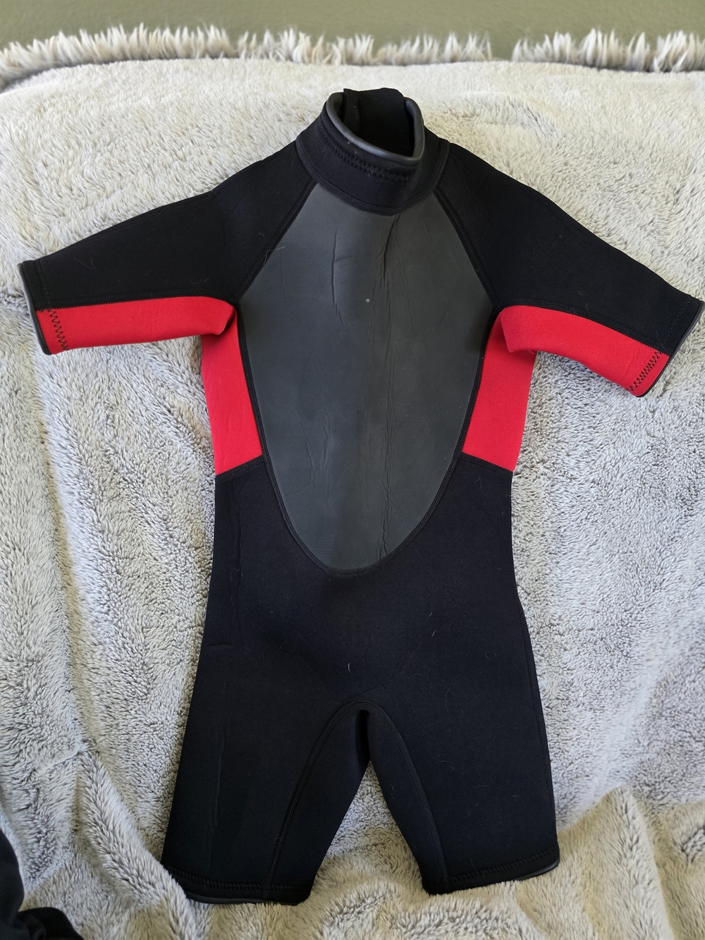 Kids Short-Sleeve Wetsuit Bodysuit - Black with Red Panels